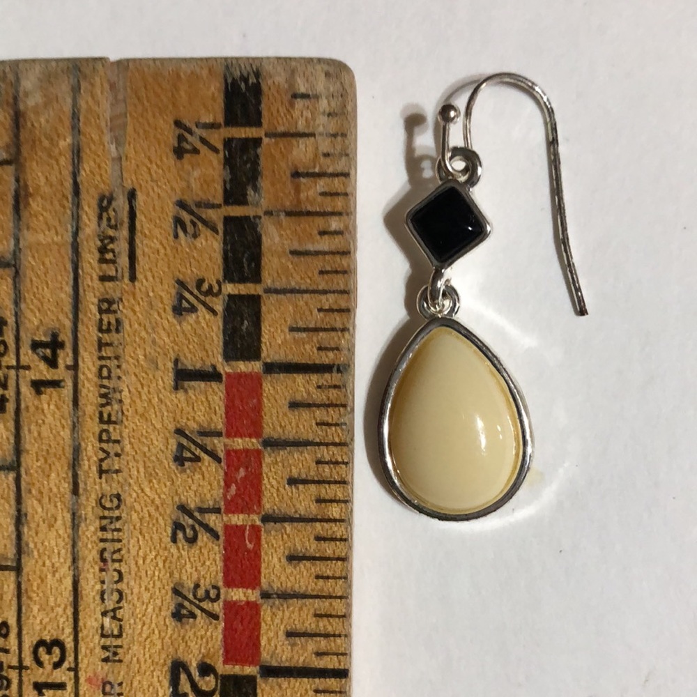 Black and cream earrings - Picture 5 of 5